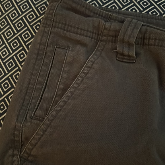 🩳 Mossimo Supply Co. grey stretchy shorts size 34 EUC - Picture 4 of 5